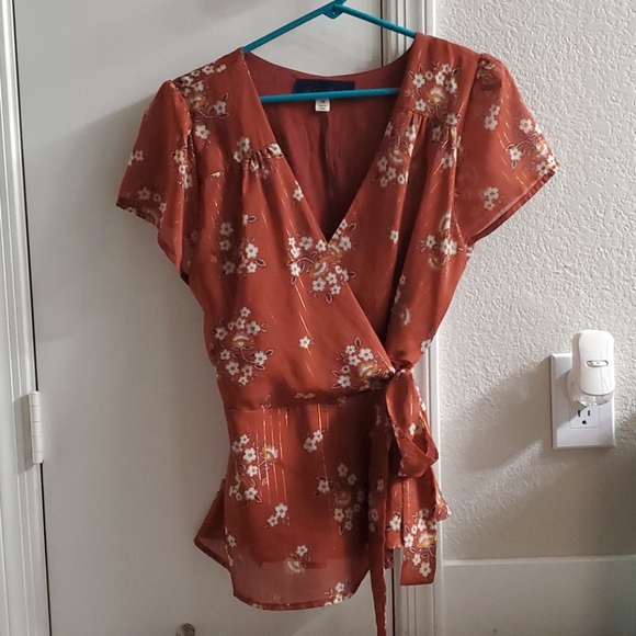 Francesca's Collections Tops - Gorgeous orange blouse with white floral detail